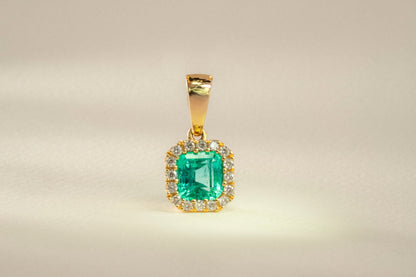 Dije cluster oro amarillo con esmeralda y diamantes naturales - DOA020 - Etherna