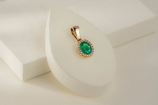 Dije cluster oro amarillo con esmeralda y diamantes naturales - DOA076 - Etherna