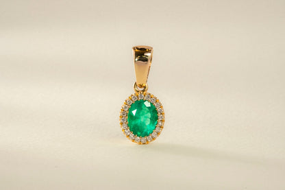 Dije cluster oro amarillo con esmeralda y diamantes naturales - DOA076 - Etherna