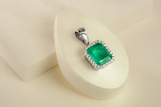 Dije cluster oro blanco con esmeralda y diamante naturales - DOB033 - Etherna