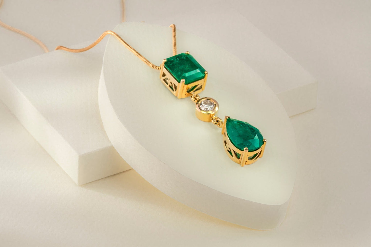 Dije con cadena con esmeralda y diamante natural - DOA052 - Etherna