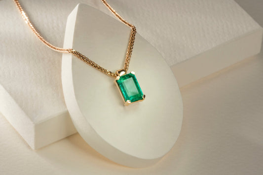 Dije con cadena oro amarillo con esmeralda natural - DOA048 - Etherna