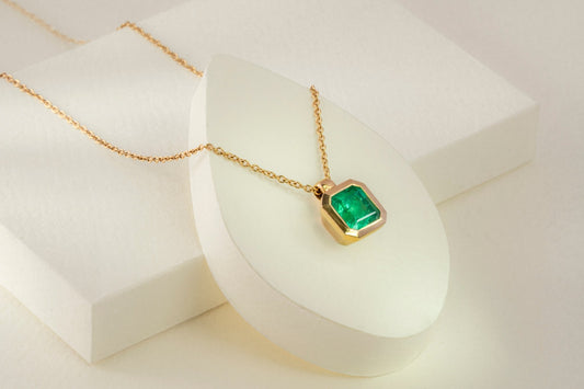 Dije con cadena oro amarillo con esmeralda natural - DOA065 - Etherna