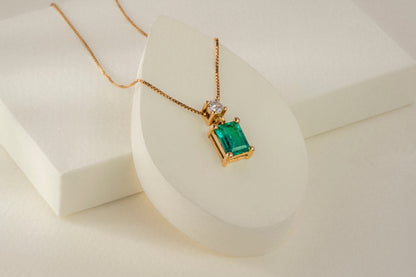 Dije con cadena oro amarillo con esmeralda y diamante natural - DOA092 - Etherna