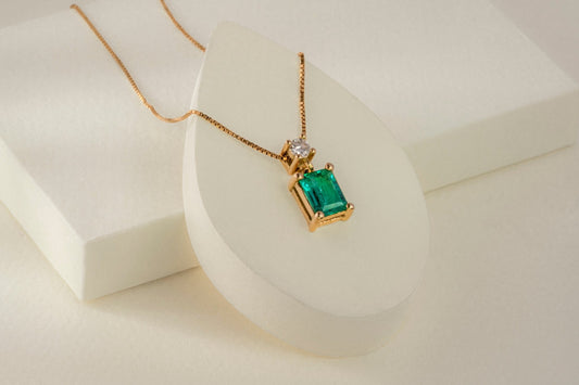Dije con cadena oro amarillo con esmeralda y diamante natural - DOA092 - Etherna