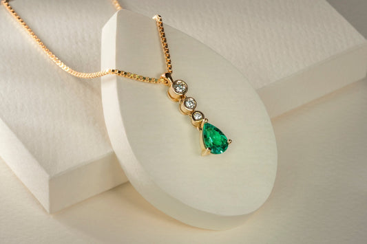 Dije con cadena oro amarillo con esmeralda y diamantes naturales - DOA032 - Etherna