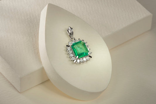 Dije marquesa oro blanco con esmeralda y diamantes naturales - DOB003 - Etherna