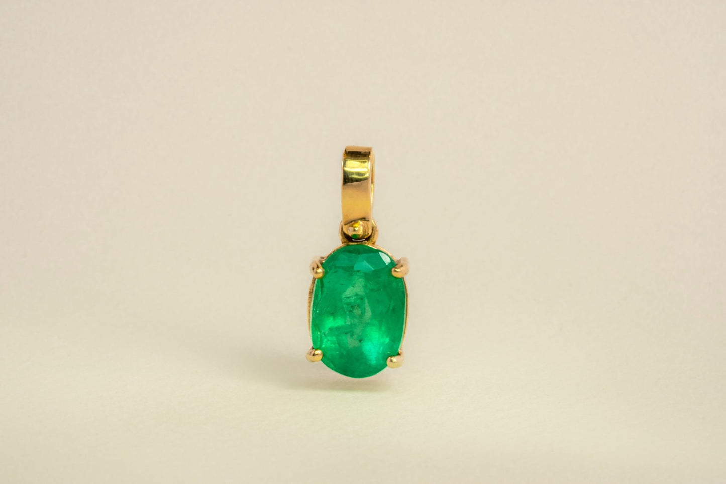 Dije oro amarillo con esmeralda natural - DOA015 - Etherna