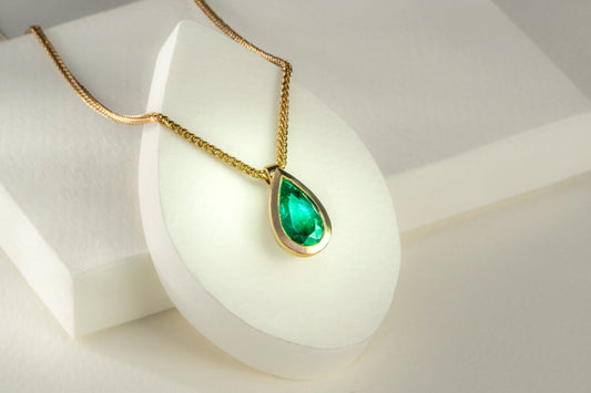 Dije oro amarillo con esmeralda natural - DOA041 - Etherna
