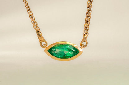 Dije oro amarillo con esmeralda natural - DOA059 - Etherna