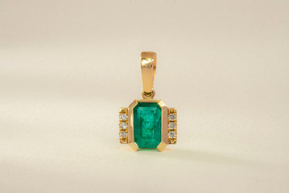 Dije oro amarillo con esmeralda natural - DOA072 - Etherna