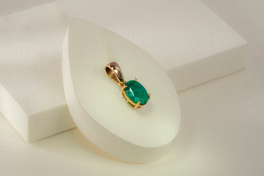 Dije oro amarillo con esmeralda natural - DOA079 - Etherna