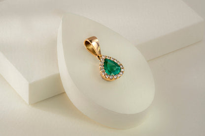 Dije oro amarillo con esmeralda natural - DOA080 - Etherna