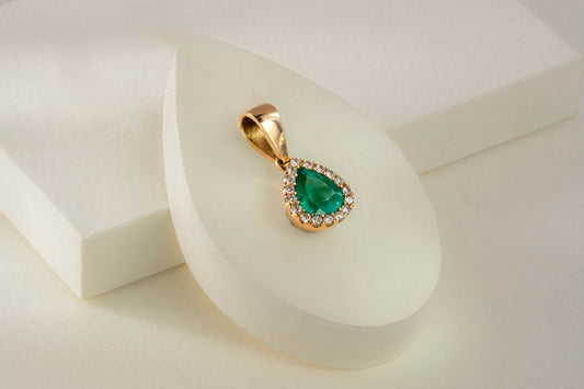 Dije oro amarillo con esmeralda natural - DOA080 - Etherna