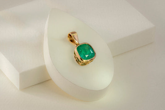 Dije oro amarillo con esmeralda natural - DOA087 - Etherna
