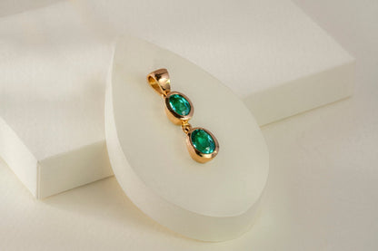 Dije oro amarillo con esmeralda natural - DOA093 - Etherna