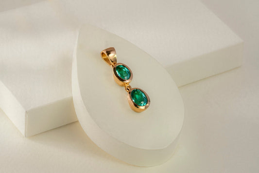 Dije oro amarillo con esmeralda natural - DOA093 - Etherna