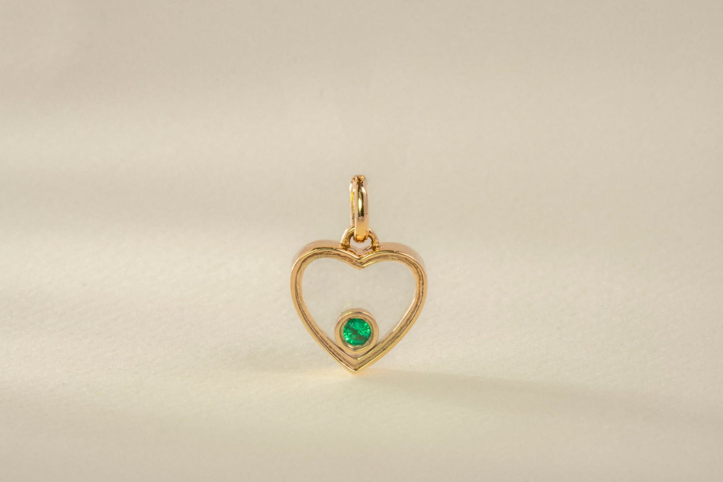Dije oro amarillo con esmeralda natural - DOA099 - Etherna