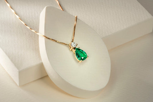 Dije oro amarillo con esmeralda y diamante naturales - DOA086 - Etherna