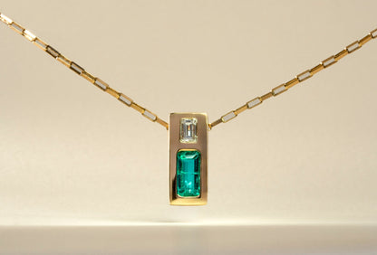 Dije oro amarillo con esmeralda y diamante naturales - DOA088 - Etherna