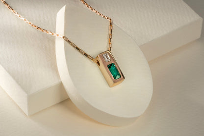 Dije oro amarillo con esmeralda y diamante naturales - DOA088 - Etherna