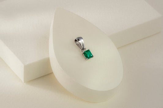 Dije oro blanco con esmeralda natural - DOB043 - Etherna