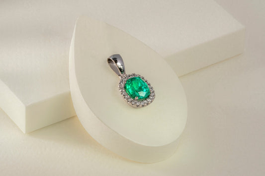 Dije oro blanco con esmeralda y diamante naturales - DOB047 - Etherna
