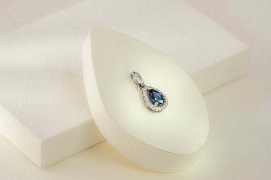 Dije oro blanco con zafiro y diamante naturales - DOO009 - Etherna