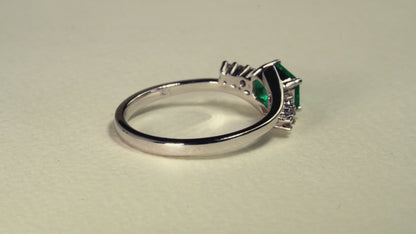 White gold ring with emerald and natural diamonds - ANB058