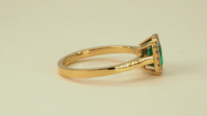 Yellow gold cluster ring with emerald and natural diamonds - ANA154