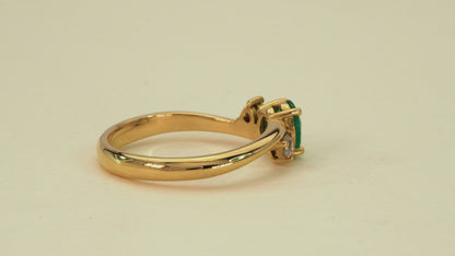 Anillo oro amarillo con esmeralda y diamantes naturales - ANA142