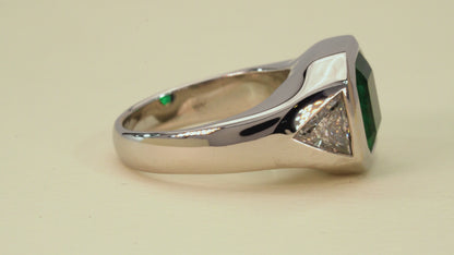 White gold ring with emerald and natural diamonds - ANB066