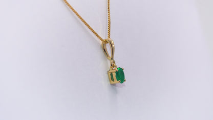 Dije oro amarillo con esmeralda natural - DOA176