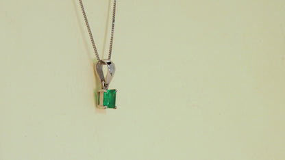 Dije oro blanco con esmeralda natural - DOB048
