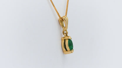 Dije oro amarillo con esmeralda natural - DOA179