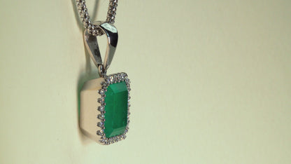 Dije cluster oro blanco con esmeralda y diamante naturales  - DOB033