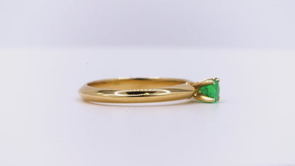 Anillo oro amarillo con esmeralda natural  - ANA182