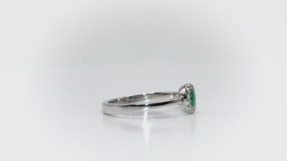 Anillo cluster oro blanco con esmeralda y diamantes naturales - ANB073