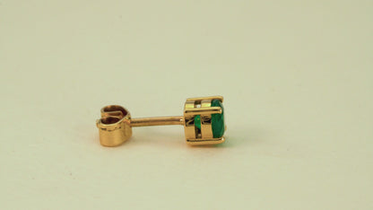 Solitaire taupe earring with natural emerald - ARA061