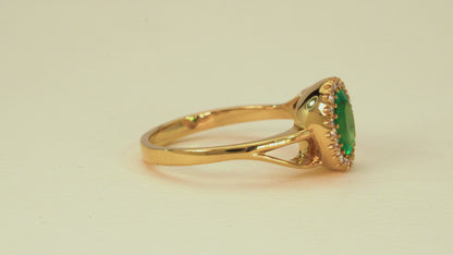 Yellow gold cluster ring with emerald and natural diamonds - ANA148