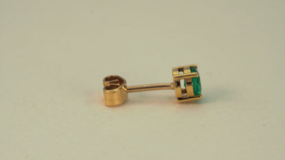 Solitaire taupe earring with natural emerald - ARA062