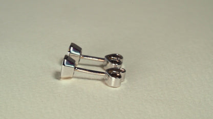 White gold polka dot earrings with natural emerald - ARB034
