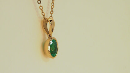 Dije oro amarillo con esmeralda natural - DOA095