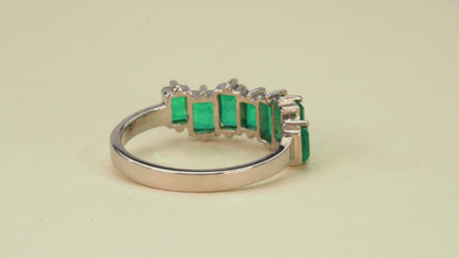 Anillo crazy oro blanco con esmeraldas naturales - ANB070