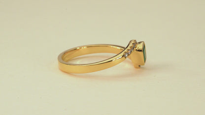 Anillo oro amarillo con esmeralda y diamantes naturales - ANA024