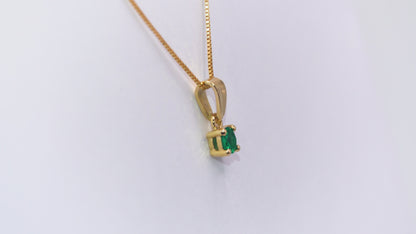Dije oro amarillo con esmeralda natural - DOA173