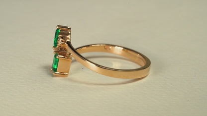 Yellow gold open ring with emerald and natural diamonds - ANA140