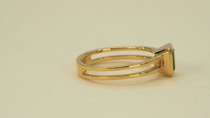 Anillo solitario oro amarillo con esmeralda natural - ANA130