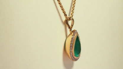 Dije oro amarillo con esmeralda y diamantes naturales  - DOA009