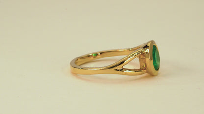 Anillo solitario oro amarillo con esmeralda - ANA088